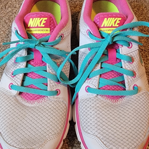 Nike Women's Gray and Teal Athletic Shoes - Picture 3 of 7